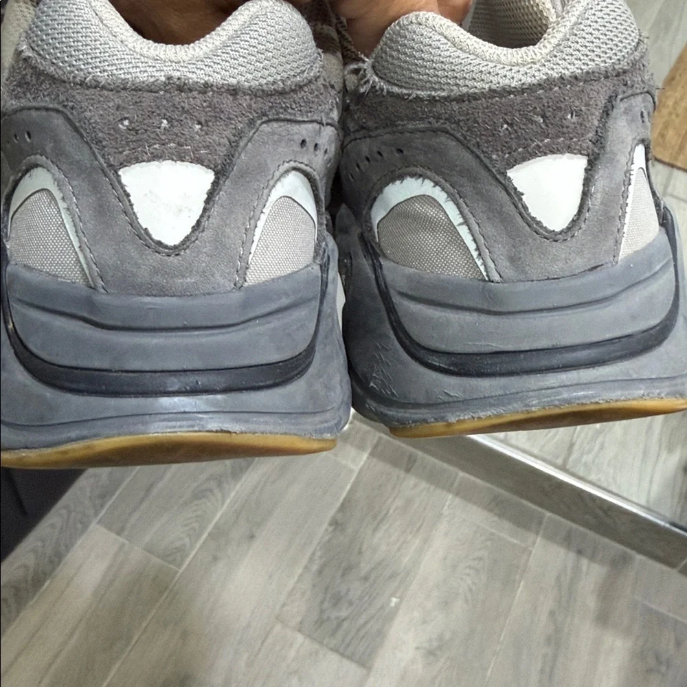 Adidas Yeezy Boost 700 V2‎ Tephra Men’s Sneakers Size 5.5